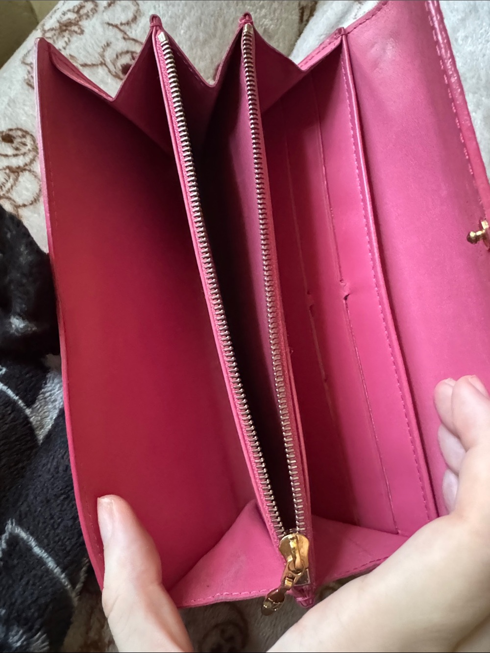 Louis Vuitton pink Vernis Monogram Long Sarah Wallet with Gold Snap - Picture 7 of 14